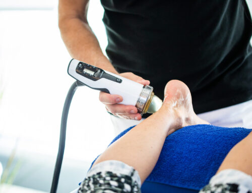 Stoßwellen gegen Schmerzen – was bringt die Therapie wirklich?